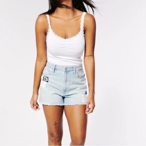 HOLLISTER CURVY ULTRA HIGH-RISE LIGHT WASH PATCHWORK VINTAGE‎ RELAXED MOM SHORT - Picture 3 of 7